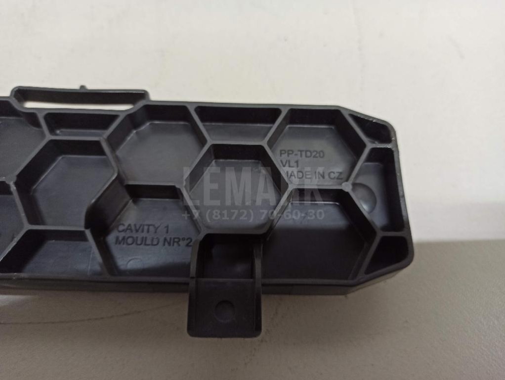 Крышка салонного фильтра