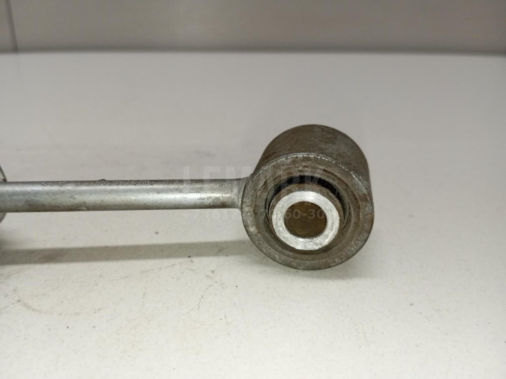 Стойка заднего стабилизатора