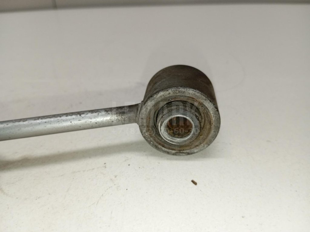 Стойка заднего стабилизатора