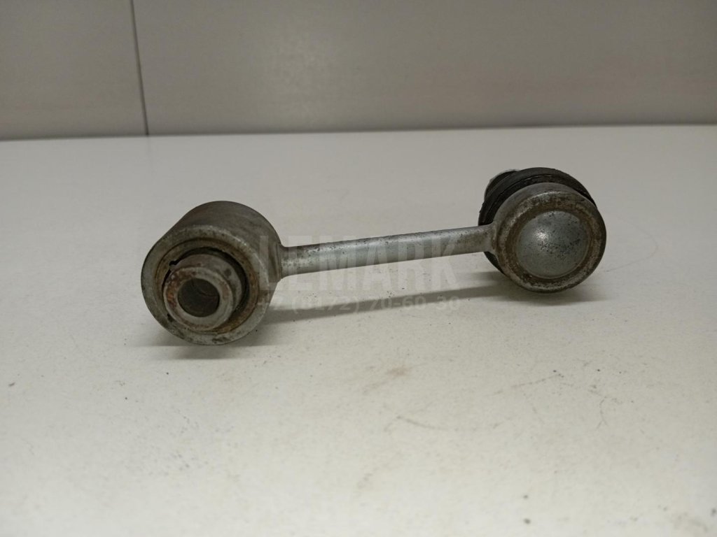 Стойка заднего стабилизатора