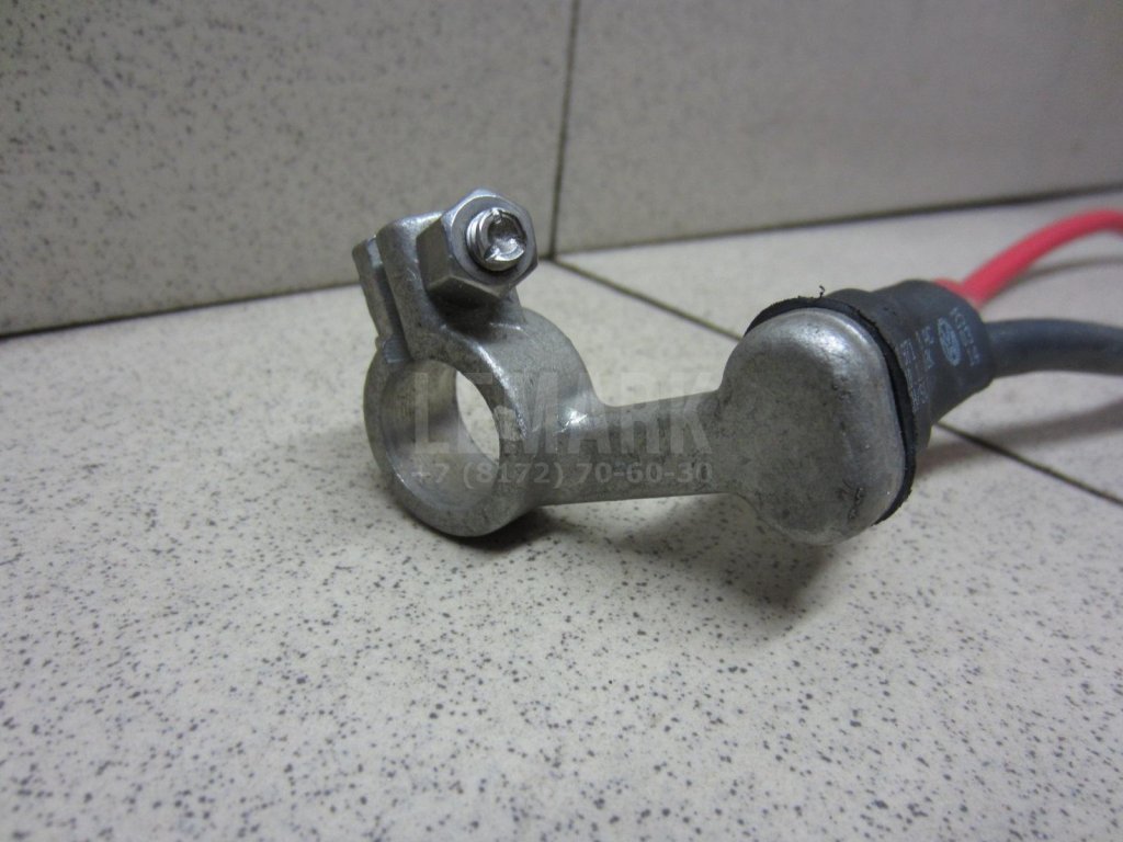 Клемма аккумулятора плюс