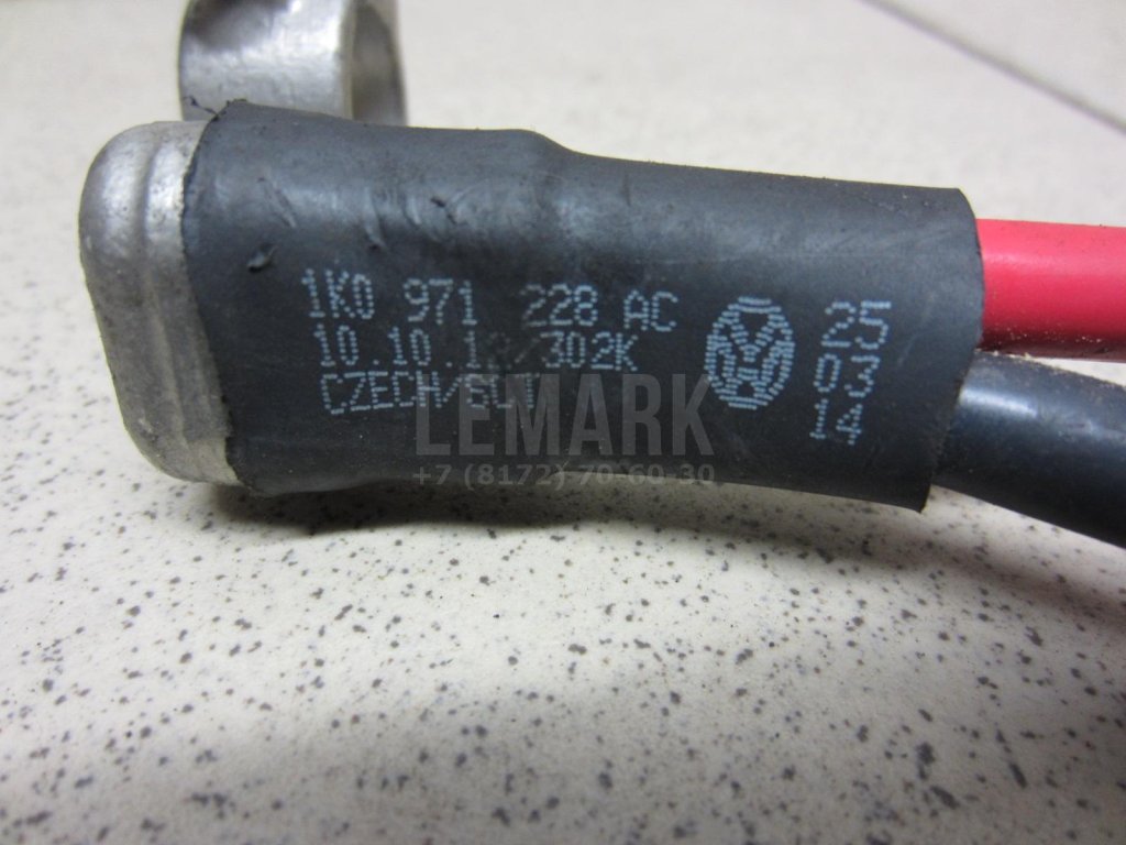 Клемма аккумулятора плюс