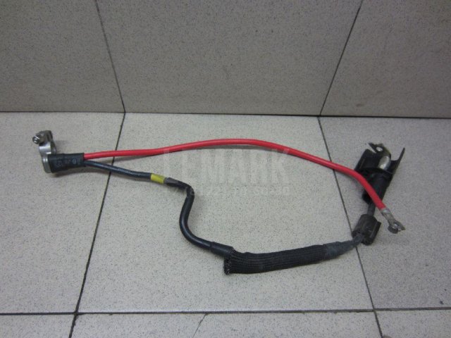 Клемма аккумулятора плюс