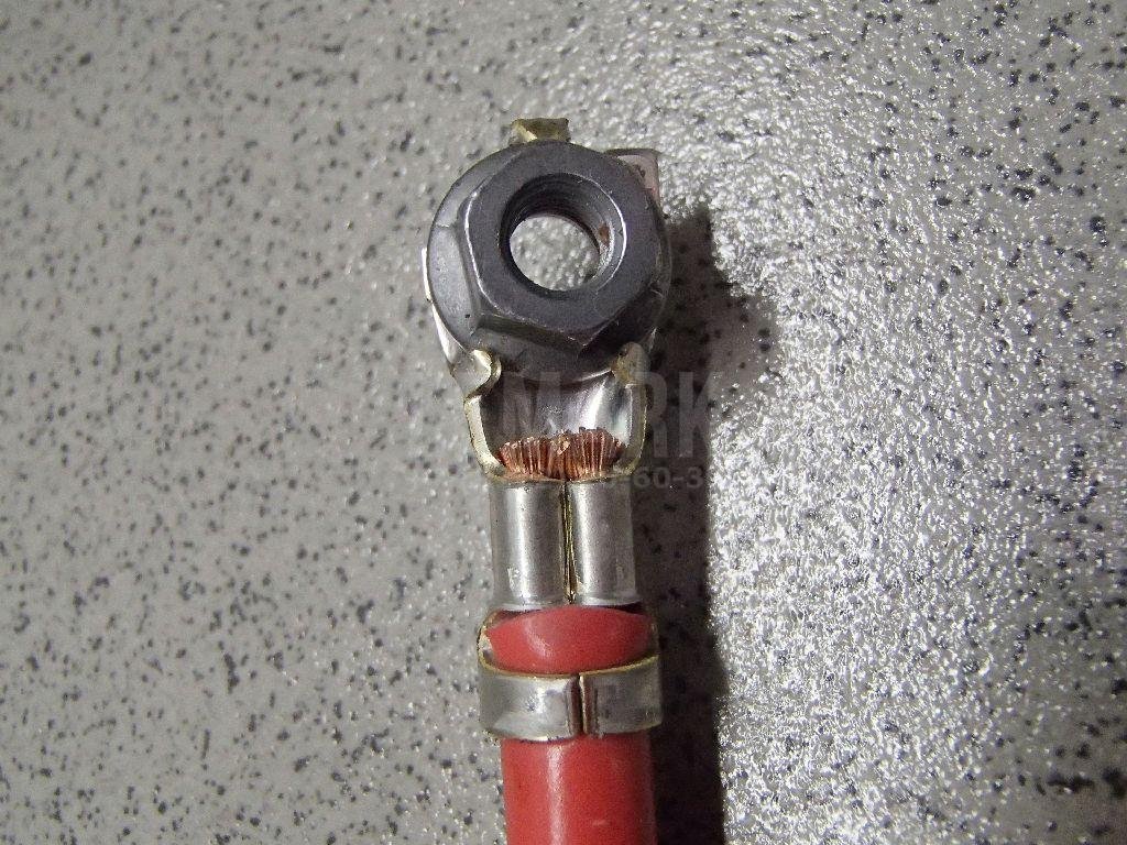 Клемма аккумулятора плюс