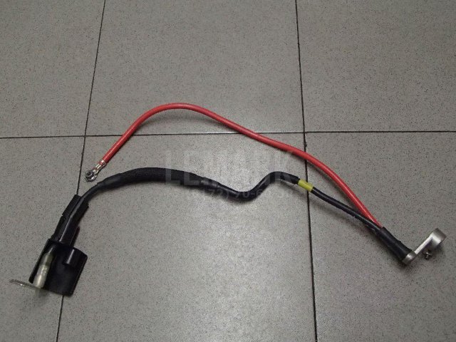 Клемма аккумулятора плюс