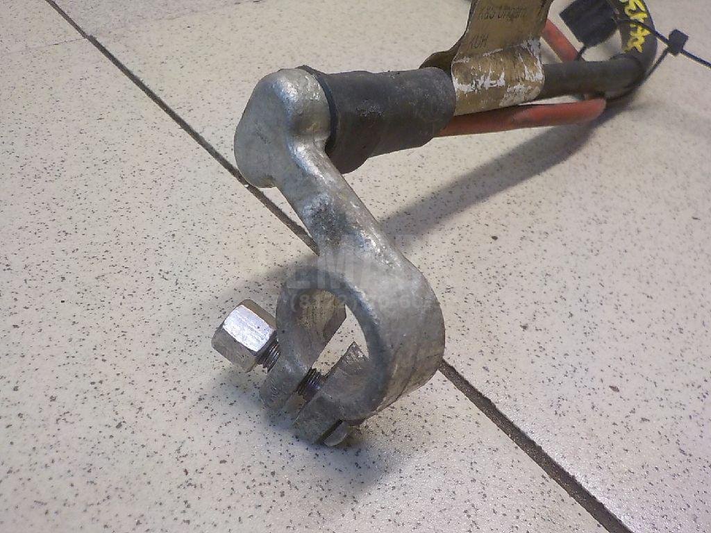 Клемма аккумулятора плюс