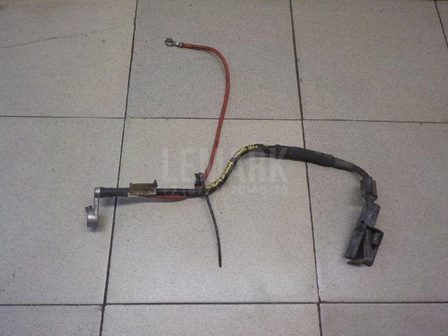 Клемма аккумулятора плюс