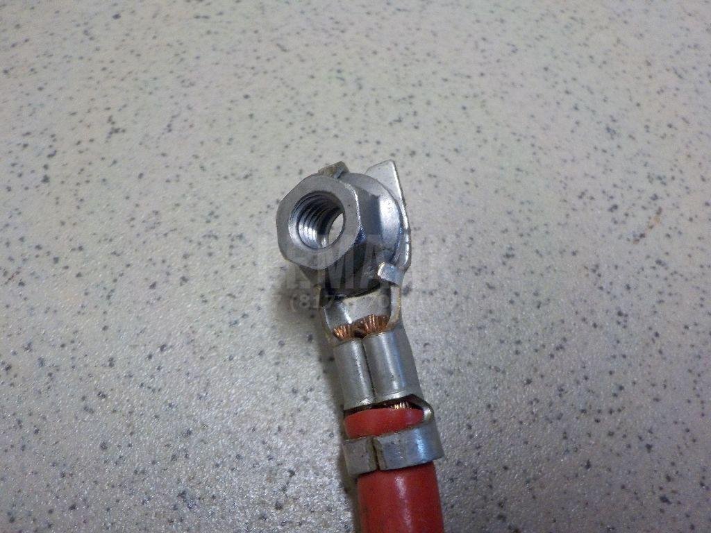 Клемма аккумулятора плюс