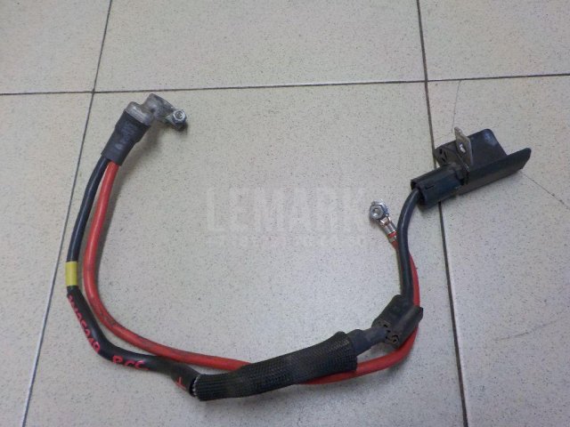 Клемма аккумулятора плюс