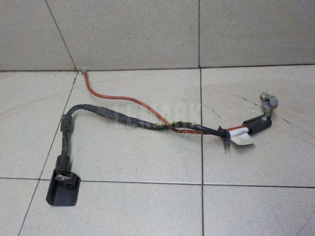 Клемма аккумулятора плюс