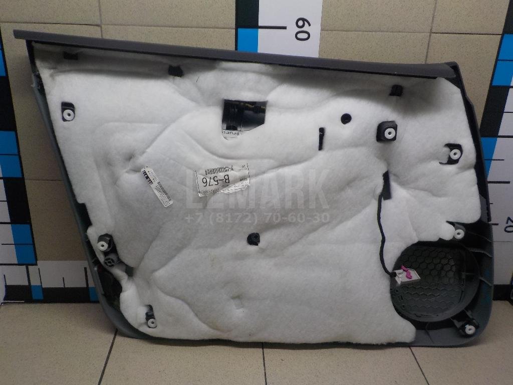 Обшивка двери передней правой