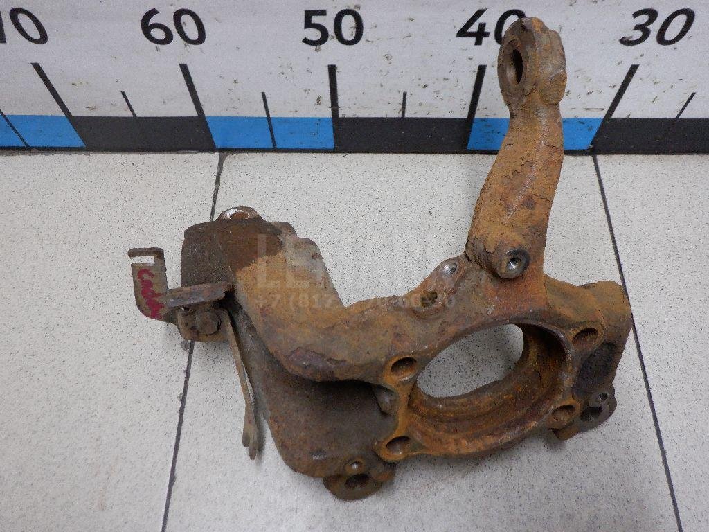 Кулак поворотный передний левый