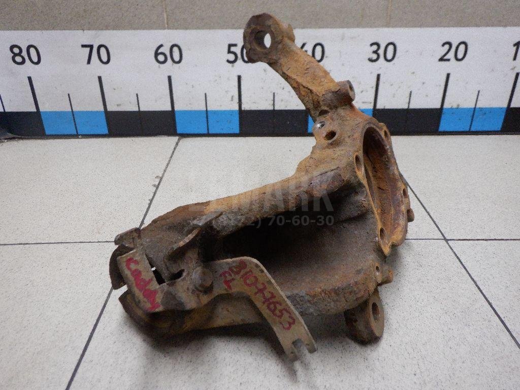 Кулак поворотный передний левый