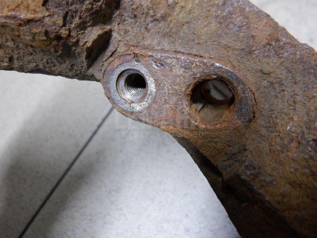 Кулак поворотный передний левый