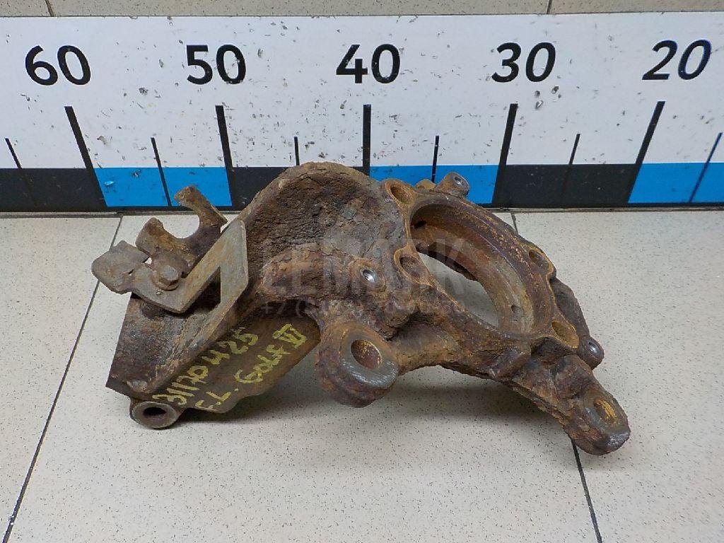 Кулак поворотный передний левый