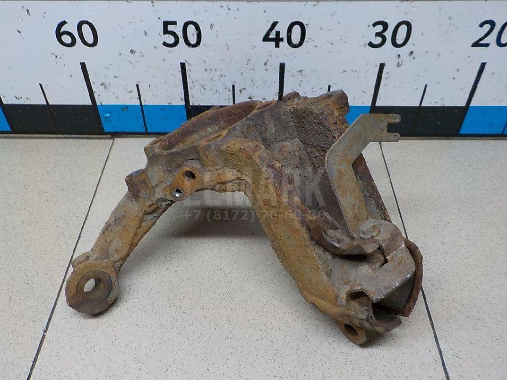 Кулак поворотный передний левый