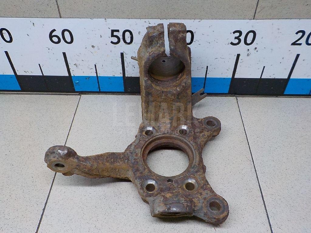 Кулак поворотный передний левый