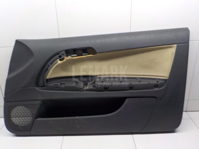 Обшивка двери передней правой