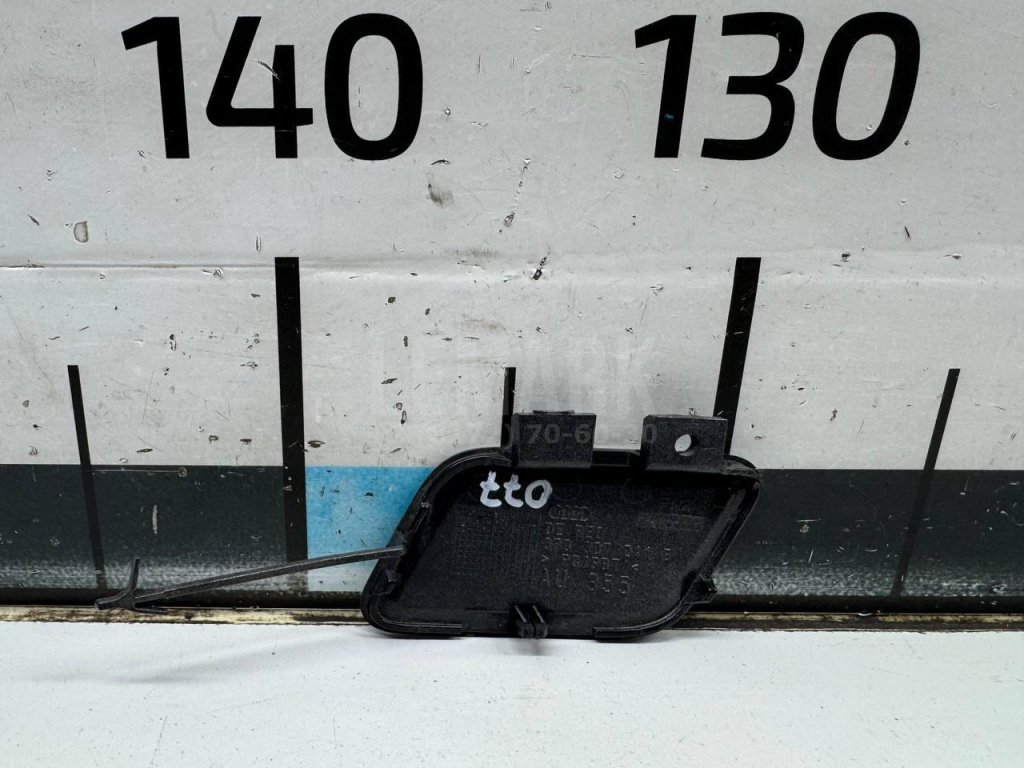 Заглушка буксировочного крюка