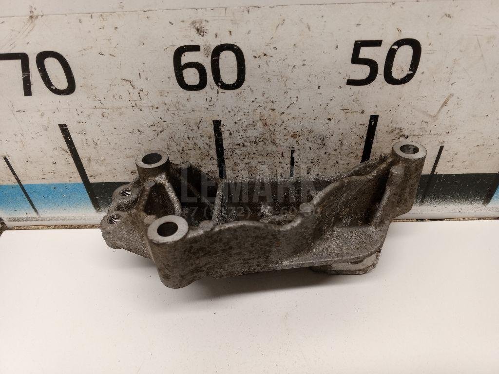 Кронштейн двигателя правый