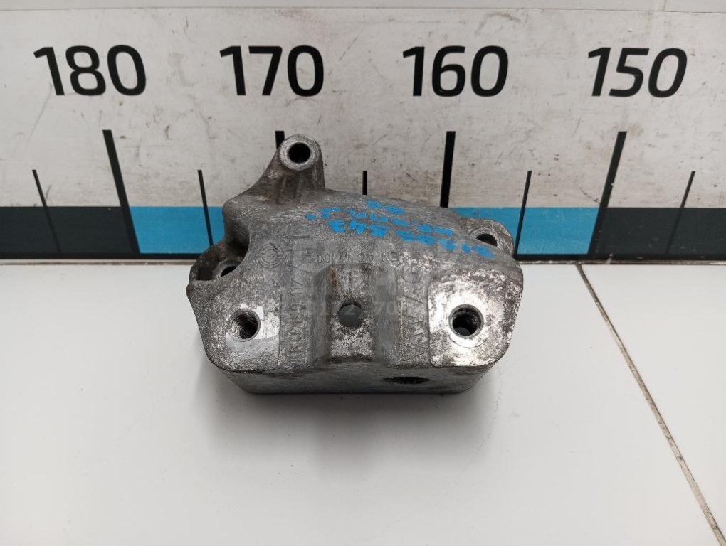 Кронштейн КПП левый