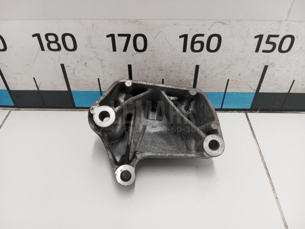 Кронштейн КПП левый