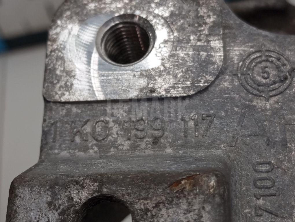 Кронштейн КПП левый