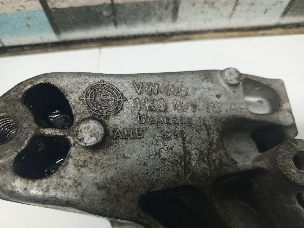 Кронштейн КПП левый для  Audi A5/S5 (F5) 2017