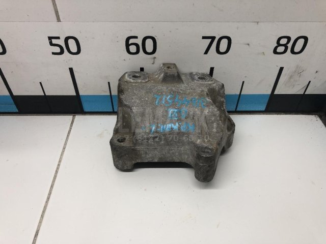 Кронштейн КПП левый