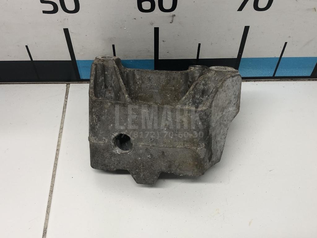 Кронштейн КПП левый