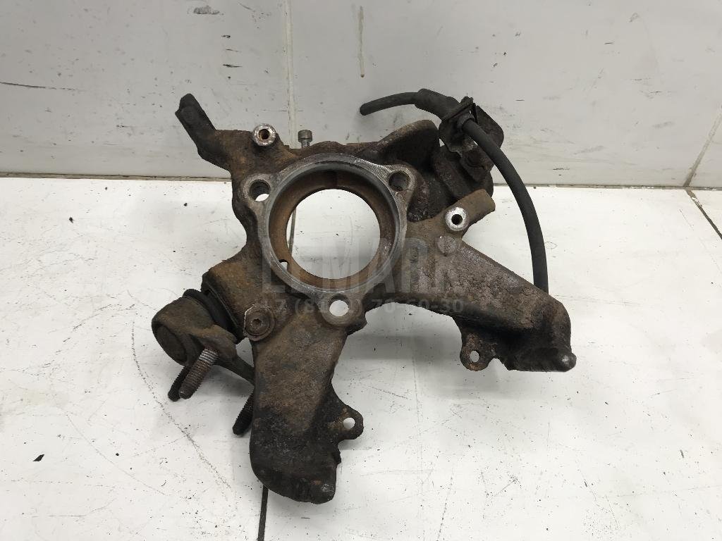 Кулак поворотный передний правый