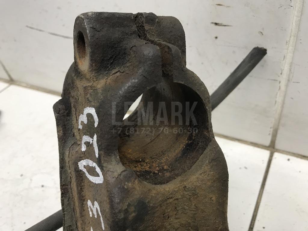 Кулак поворотный передний правый