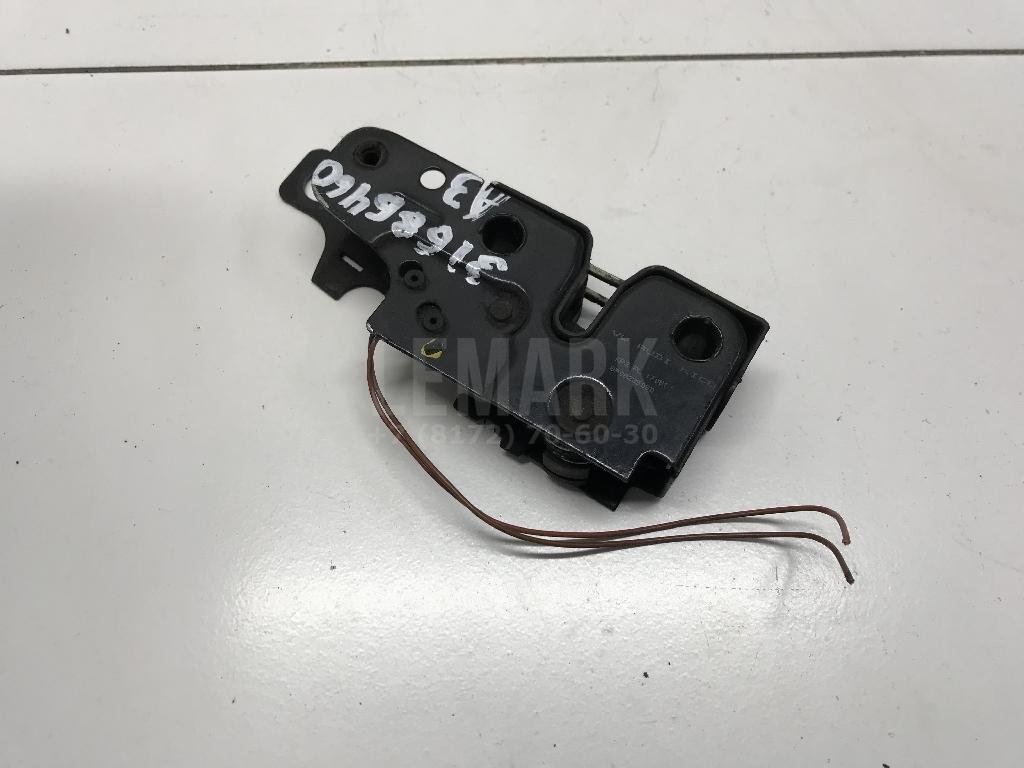 Замок капота