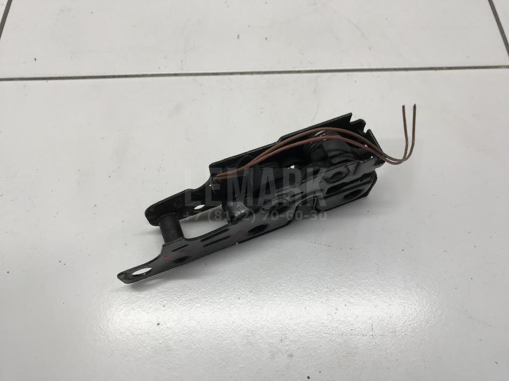 Замок капота