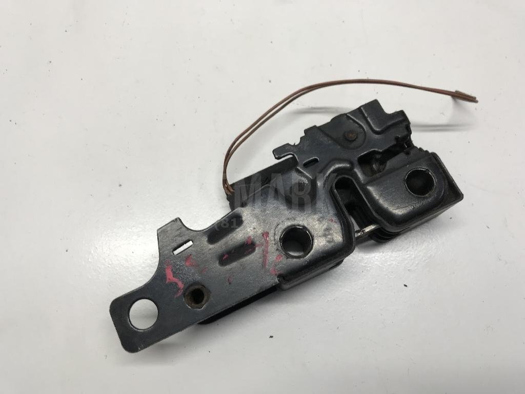 Замок капота