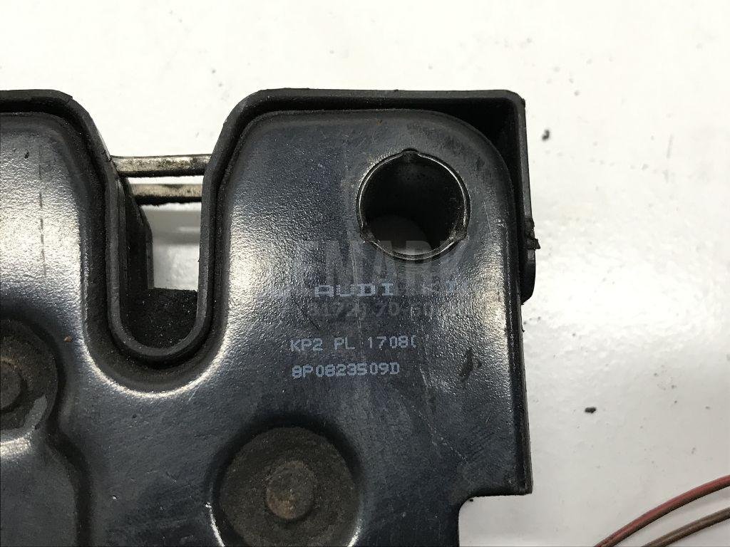 Замок капота