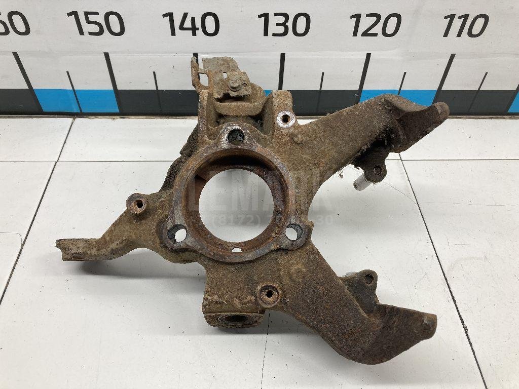 Кулак поворотный передний правый