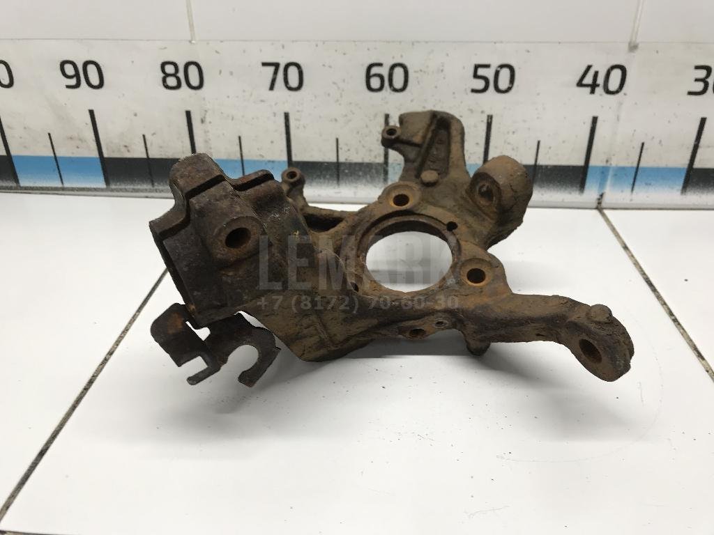 Кулак поворотный передний левый