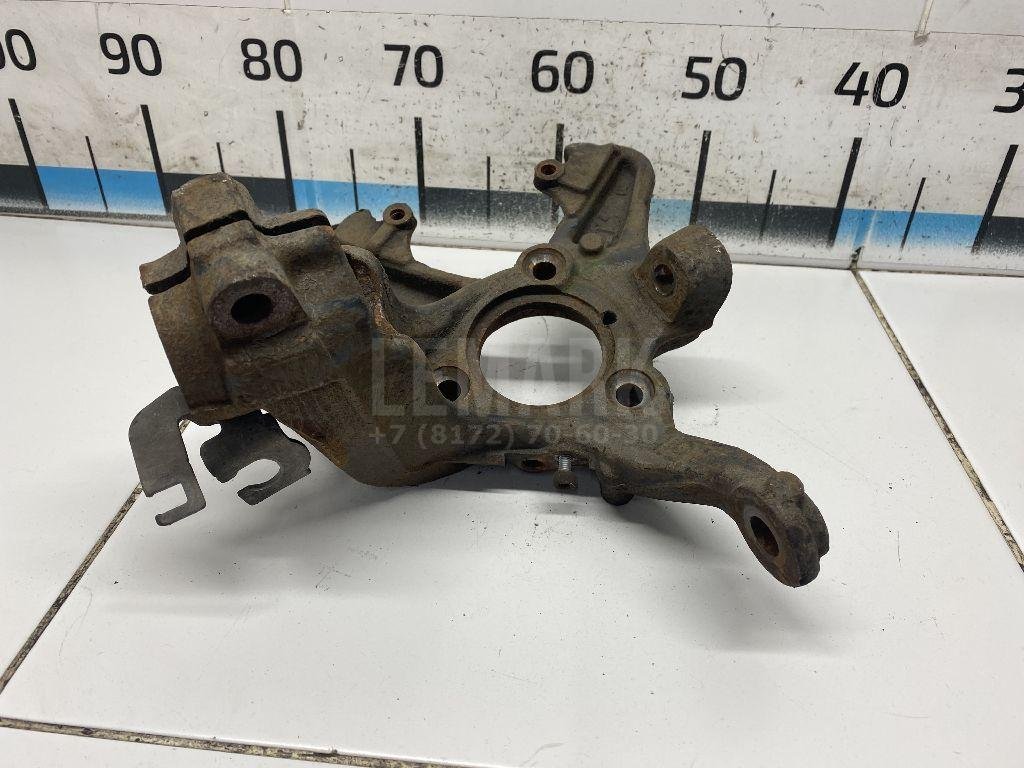 Кулак поворотный передний левый