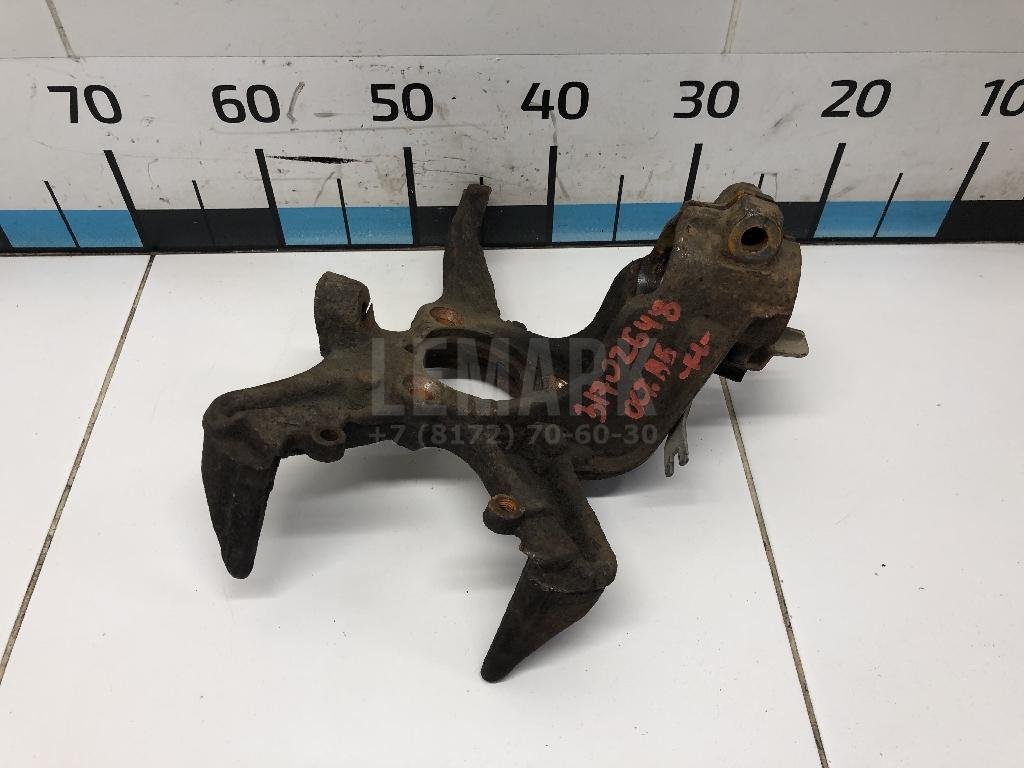 Кулак поворотный передний левый
