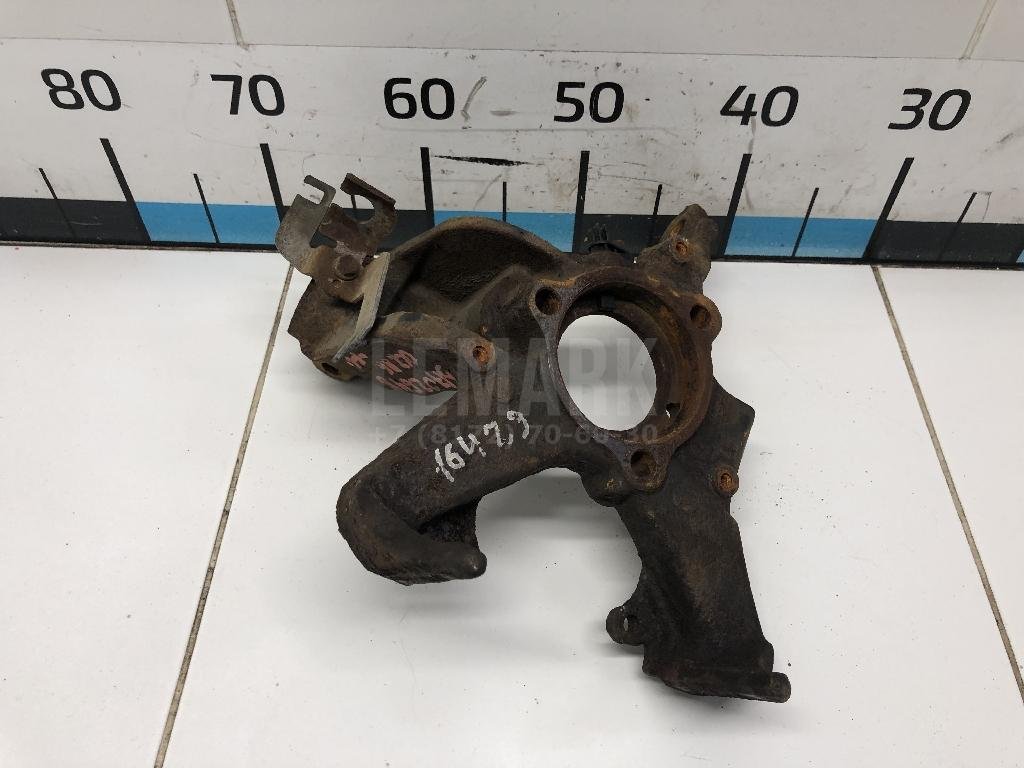 Кулак поворотный передний левый