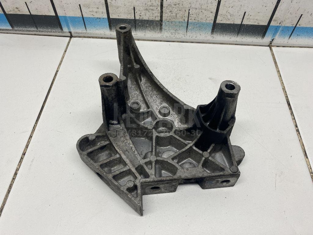 Кронштейн двигателя правый