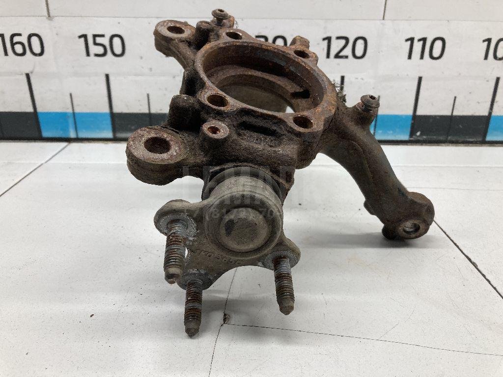 Кулак поворотный передний левый