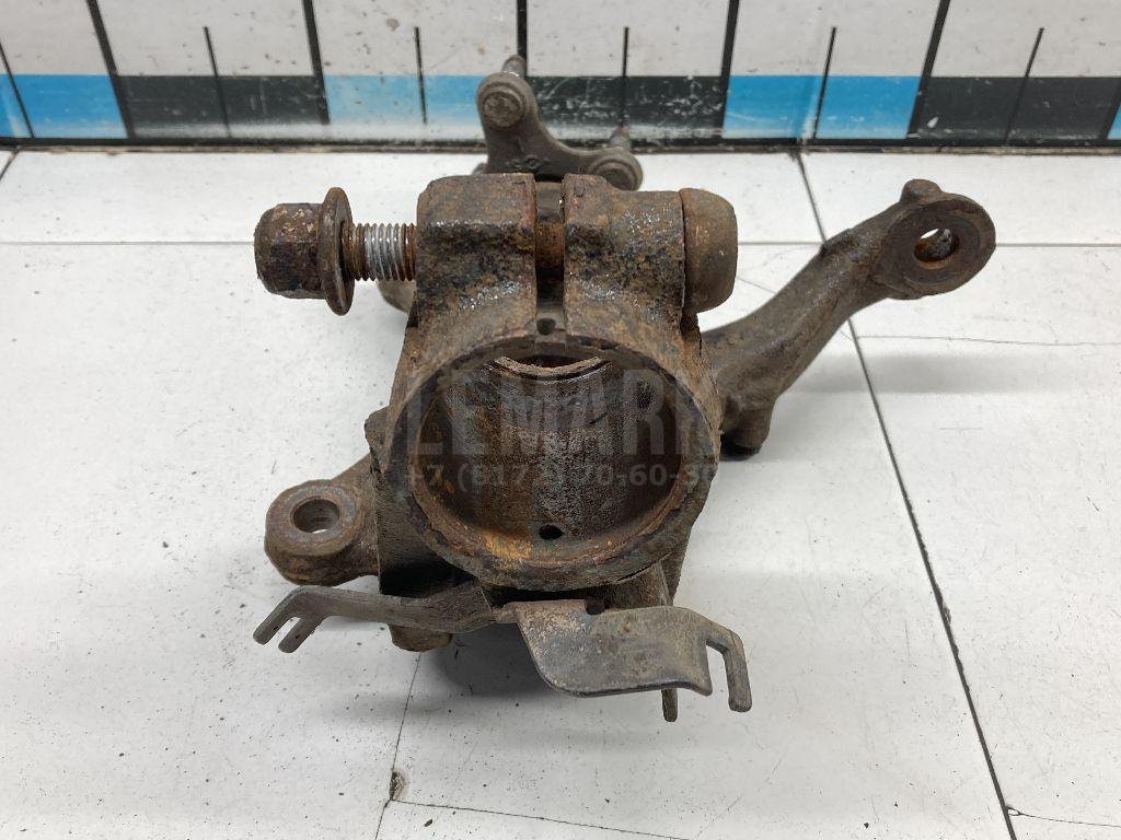 Кулак поворотный передний левый