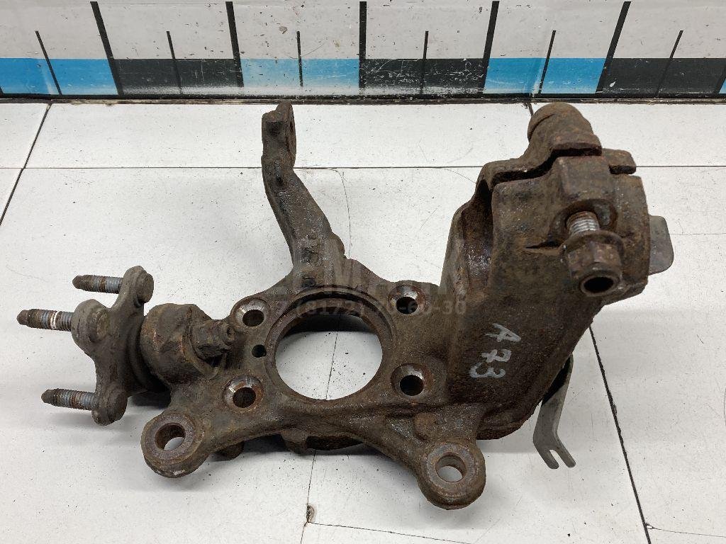 Кулак поворотный передний левый