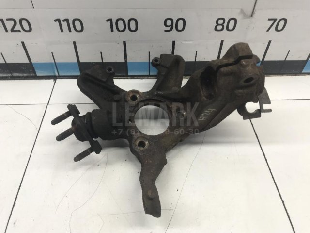 Кулак поворотный передний правый