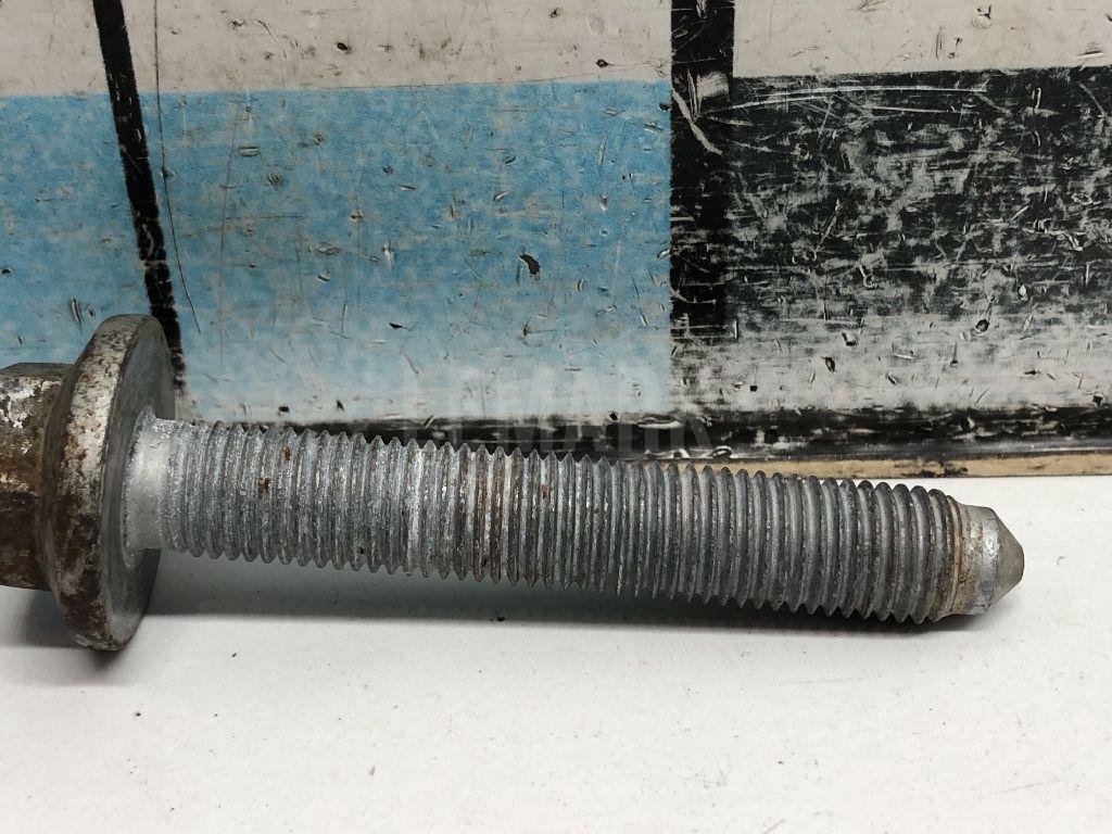 Болт переднего рычага