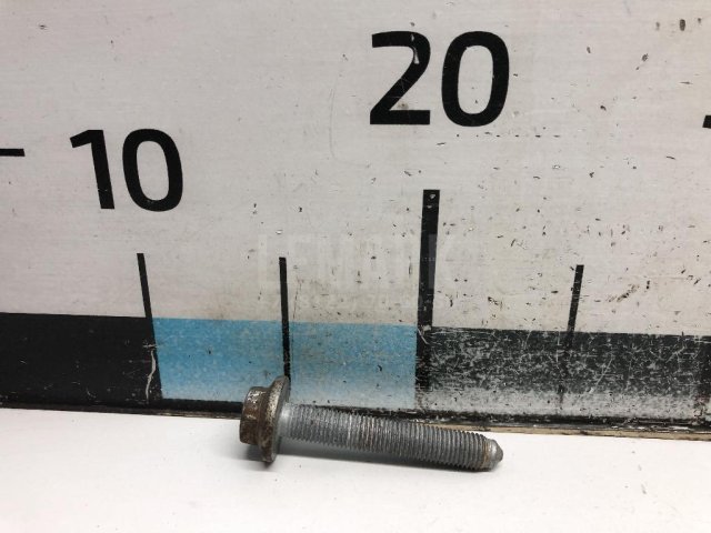 Болт переднего рычага