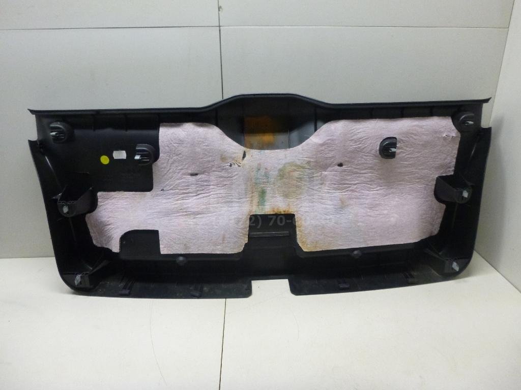 Обшивка двери багажника