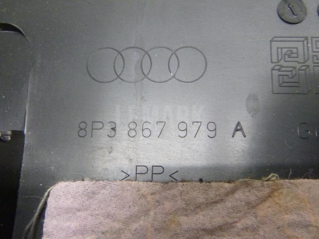 Обшивка двери багажника